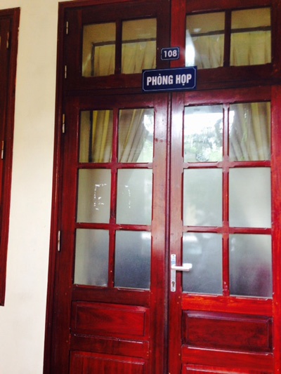 Cuộc họp của Hội đồng tiền lương quốc gia phía sau cánh cửa đóng kín.