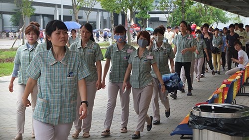 Nhân viên sản xuất trong giờ nghỉ trưa tại Nhà máy Samsung Thái Nguyên.