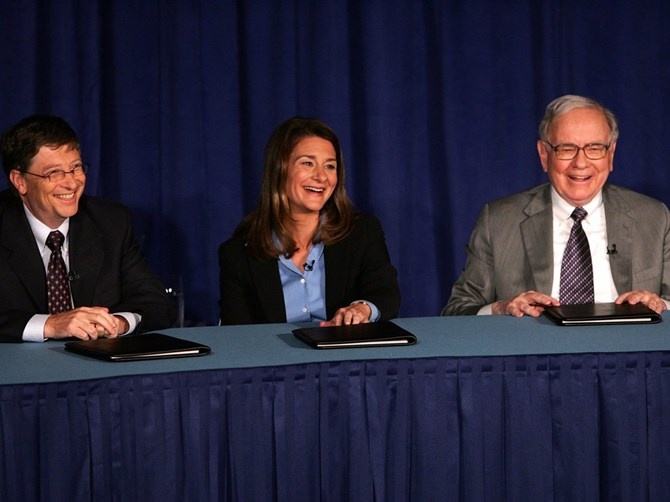 Năm 2006, Warren Buffett đã đồng ý hiến 80% tài sản hàng chục tỷ USD của ông cho Gates Foundation. Buffet, một người bạn thân của gia đình Gates, nói với tạp chí Fortune rằng: 