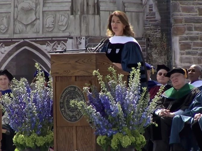 Ngay sau khi tốt nghiệp, Melinda đã được tuyển dụng vào Microsoft không bao lâu sau khi công ty này IPO và cổ phiếu bắt đầu tăng mạnh. Trong suốt thời gian làm việc tại Microsoft, bà từng là giám đốc dự án của Microsoft Bob, Microsoft Encarta và Expedia.