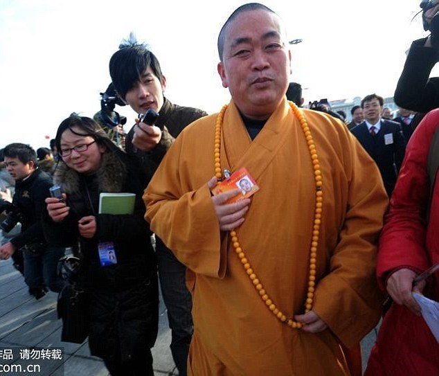 Sư trụ trì Thích Vĩnh Tín đang phải đối mặt với nhiều sóng gió (Nguồn: DM).