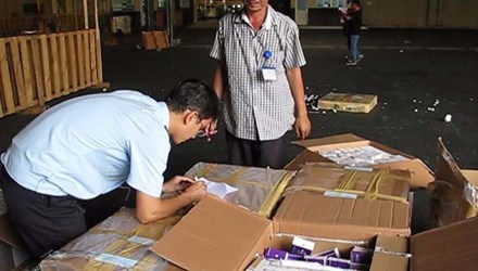 Số lượng lớn tân dược nhập lậu bị phát hiện ngày 13/7.