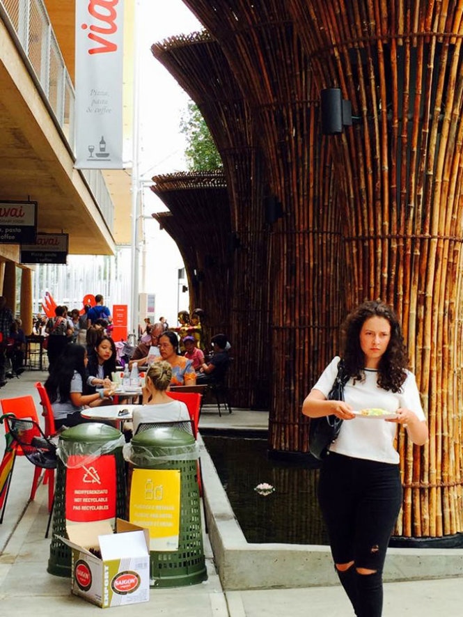 Khu ẩm thực tại Nhà Việt Nam (ảnh chụp ngày 10/8).