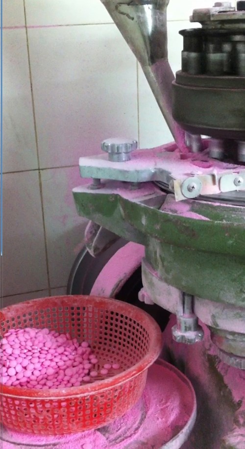 Máy sản xuất thực phẩm chức năng do ông Năm làm bán cho ông C.