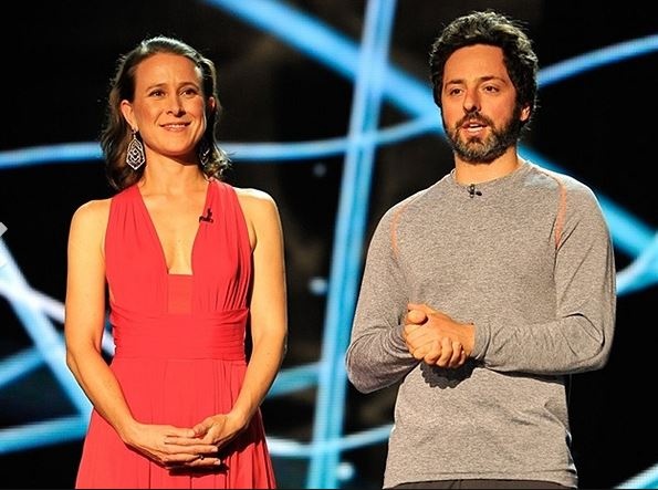 Trong thời gian dài, anh thường xuyên xuất hiện với kính Google Glass trên mặt. Theo New York Times, Brin chịu trách nhiệm lớn trong việc đưa kính Glass ra quá sớm, trước khi công chúng sẵn sàng đón nhận.