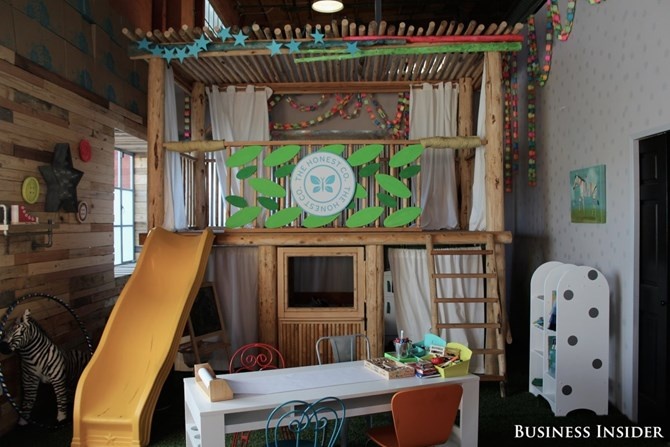  Văn phòng cũng có phòng tập thể dục để công ty mời các blogger là các mẹ và con họ đến chơi và dùng thử sản phẩm.