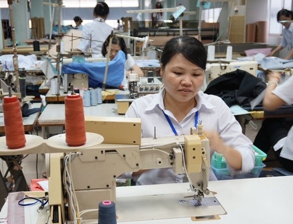 Tang luong 16%: DN ca nuoc tang ganh nang phi xa hoi hinh anh