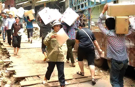 Mien thue cho cu dan bien gioi, ai duoc loi? hinh anh