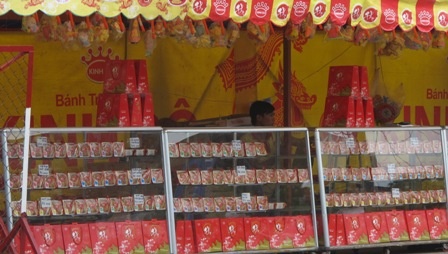 Canh giac voi banh trung thu khong ro nguon goc hinh anh