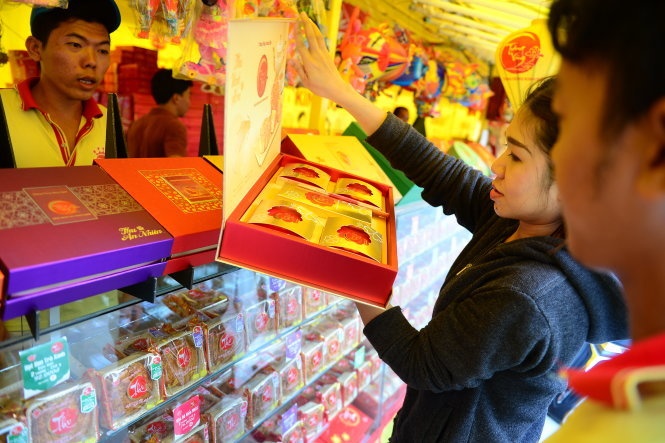 Nguoi mua khong an, nguoi an khong mua banh trung thu hinh anh