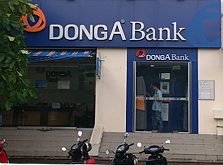 Bao lanh du an bat dong san: Nhieu NH cam den chay truoc oto hinh anh