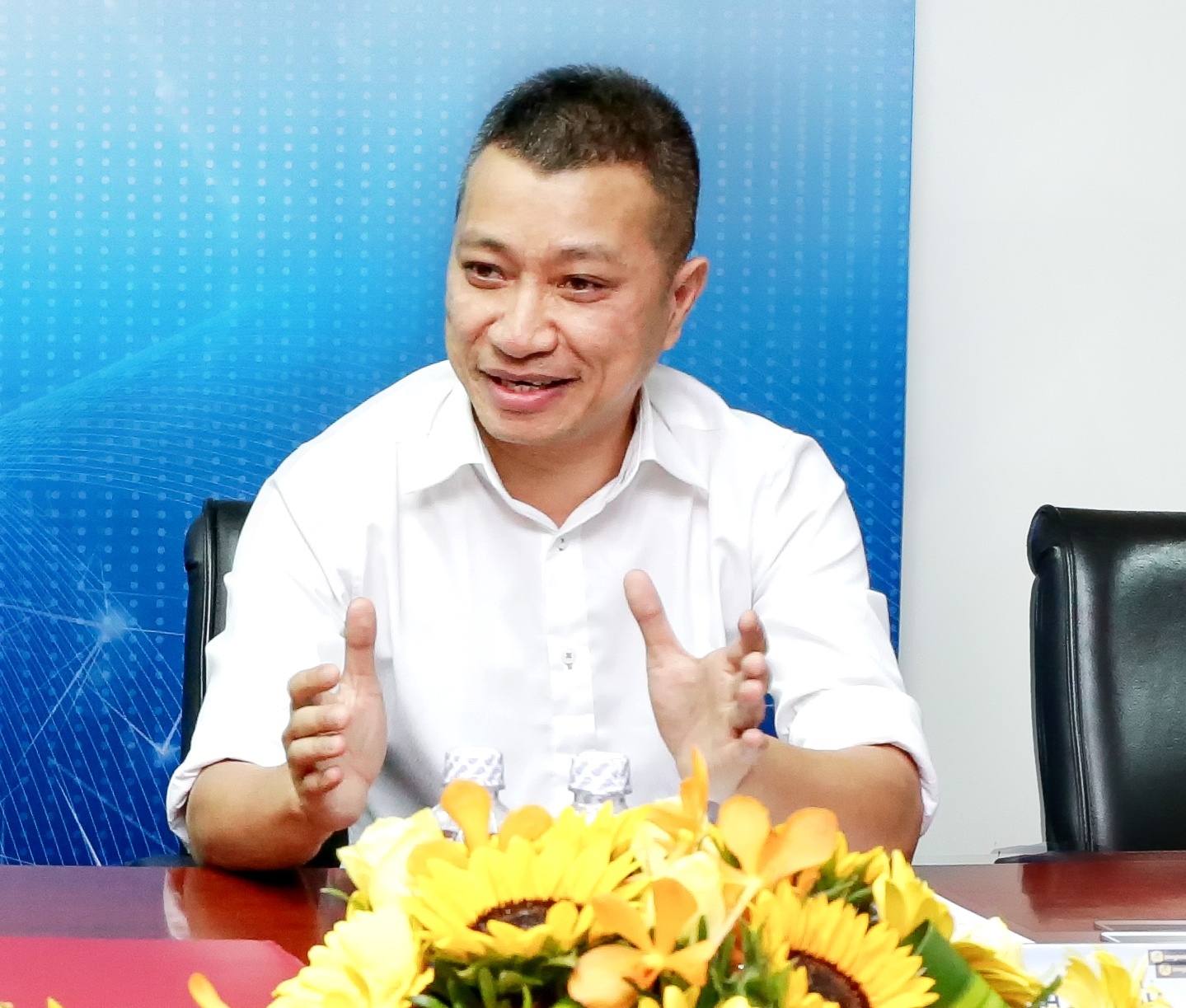 Vi sao The Gioi Di Dong di ban thuc pham? hinh anh