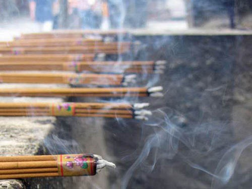 Khoi nhang doc hon khoi thuoc la hinh anh