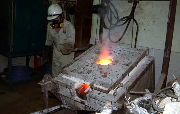 Luyện vàng thành phẩm tại nhà máy Bồng Miêu.