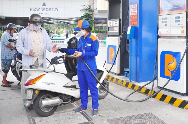 Xang co the giam hon 1.000 dong sau le hinh anh