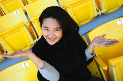 14. Anh có thích em tham gia cùng nhóm bạn của anh không? “Cho dù chúng ta yêu nhau nhiều đến mấy, đôi khi chúng ta vẫn cần giao du với bạn của mình em à”.