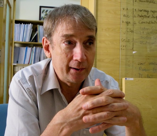 Ông Phillip Hazelton.