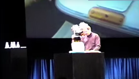 Steve Jobs introduces WiFi to the masses with a hula hoop! hinh anh