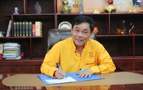 Dai gia Dung 'lo voi': Co luc ngua mat, chap tay niem phat hinh anh