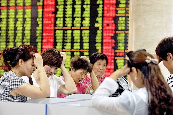 Khi dan Trung Quoc choi chung khoan hinh anh