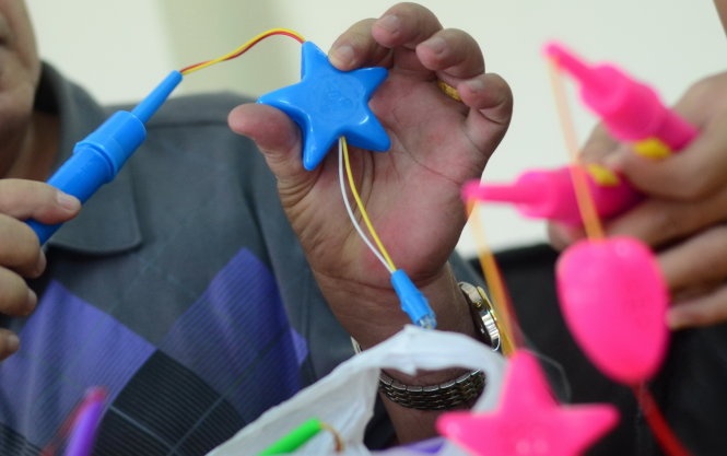 Long den Trung Quoc nhai hang Viet chat luong kem the nao? hinh anh