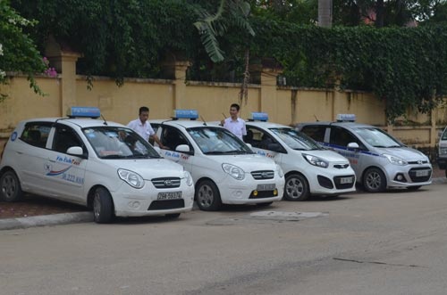 Vi sao cuoc taxi Viet Nam cao ngat nguong? hinh anh