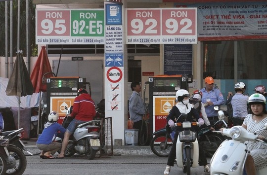 Tray trat thay xang A92 bang E5 hinh anh