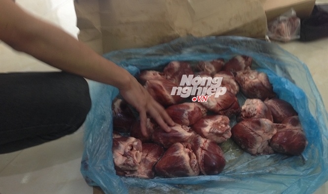 Phia sau nhung qua tim lon sieu re hinh anh