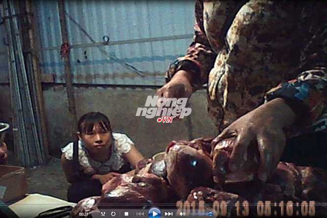 Tim đông lạnh được bày bán như mớ rau, không hề có thiết bị làm lạnh... Đọc thêm tại: http://nongnghiep.vn/phia-sau-nhung-qua-tim-lon-sieu-re-post149433.html | NongNghiep.vn