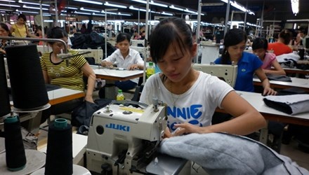 Luong va bao hiem tang: Doanh nghiep se phai lach luat? hinh anh