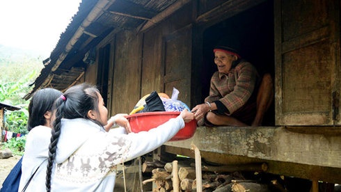 Dien dong gia nhung phai o muc de nguoi ngheo duoc ho tro hinh anh