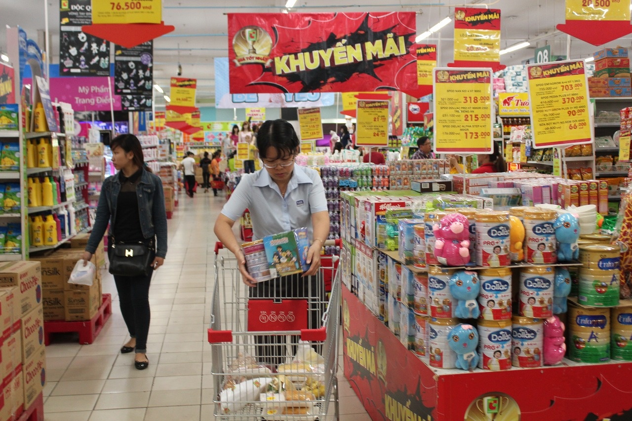 Hang khuyen mai chat dong o Sai Gon hinh anh