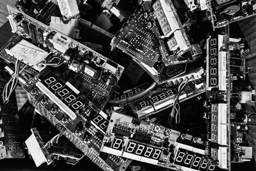 Những chiếc contermet hư của Freidman - một biểu tượng của sự thất bại.