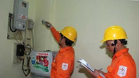 Bi mat sua gia dien: 9 nha ngheo ganh 1 nha giau hinh anh