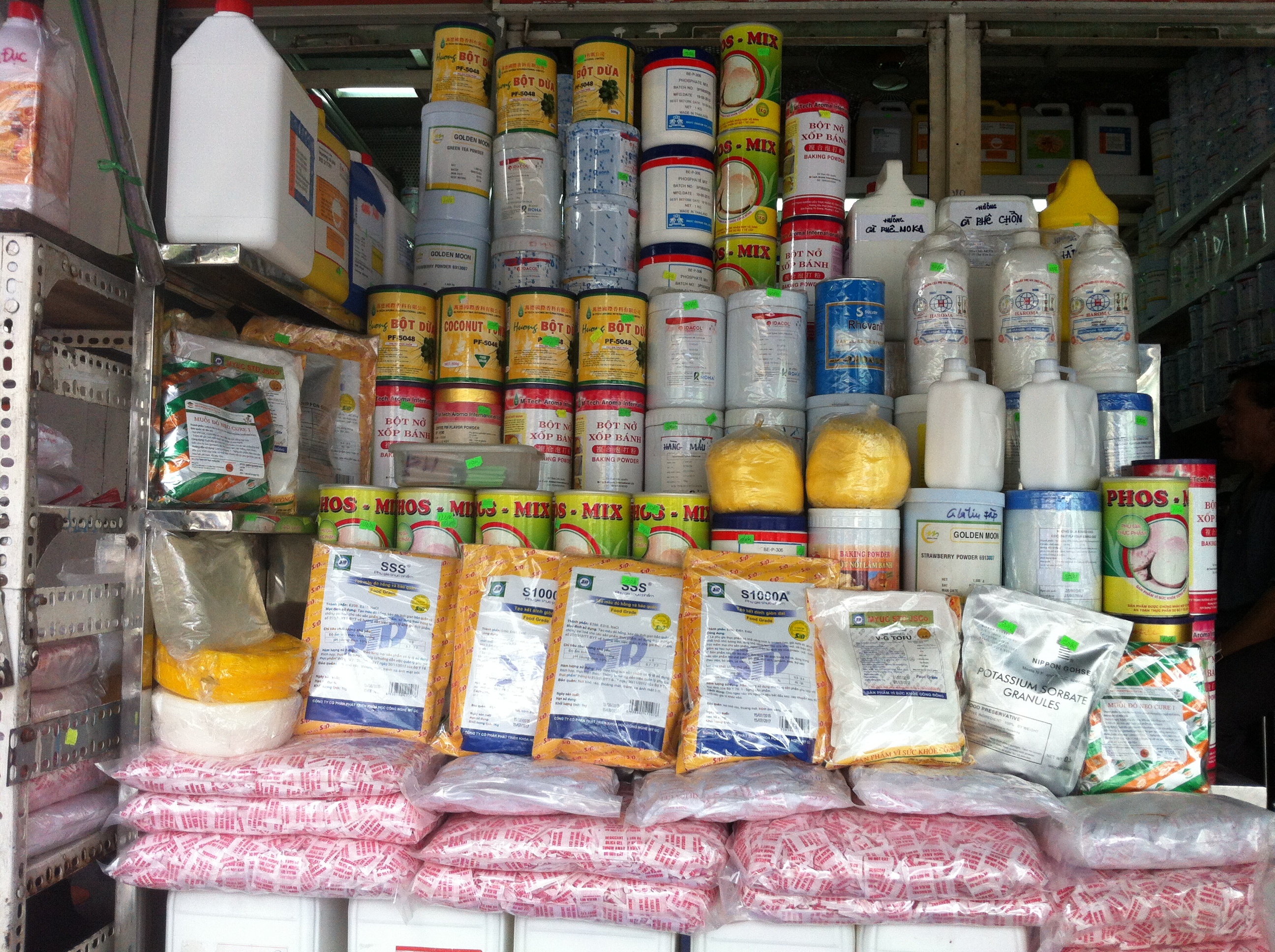 Chat tao mui thom, vi beo dau nanh o cho 'than chet' Sai Gon hinh anh