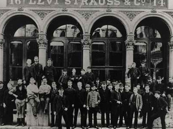 Công ty quần jean Levi Strauss and Co. chính thức thành lập vào năm 1890, và đó cũng là năm mà những chiếc quần tán đinh đồng của hãng được đăng ký số lô sáng chế “501”. Bản thân công ty thừa nhận không hiểu vì sao họ chọn con số này. Ngoài dòng “501”, công ty này còn sản xuất phiên bản quần jean 201 có giá mềm hơn, cùng các sản phẩm khác sử dụng tên gọi 3 chữ số.
