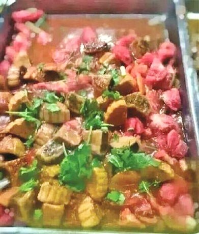 10. Bánh nướng xào cà chua Căng tin của trường Đại học Hàng không dân dụng Trung Quốc mới đây đã phục vụ món bánh nướng nhân đậu xanh rán và được xào với cà chua.