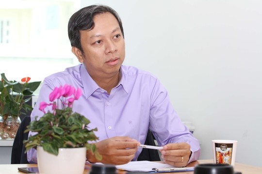 Ong chu thi tran My ban ca phe mang di hinh anh