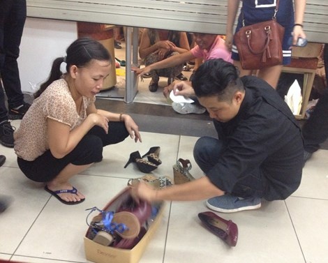 Xa hang dong gia, nguoi dan chui cua cuon de mua giay hinh anh