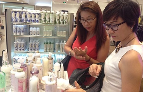 Thung rac, ro ra… Thai do vao Viet Nam hinh anh