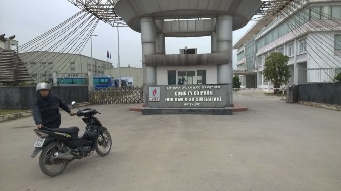 Nhà máy sản xuất xơ sợi polyester Đình Vũ (Hải Phòng) trị giá hàng ngàn tỷ đồng hiện phải tạm dừng hoạt động.