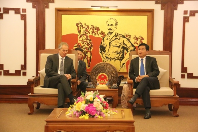 Ong Tony Blair muon tu van co phan hoa cho VEC, Vinalines hinh anh