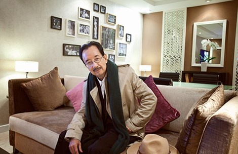 Co mot ong gia chiu choi Alan Phan hinh anh