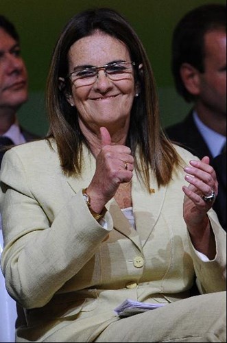 Maria das Gracas Silva Foster là Giám đốc điều hành của Tập đoàn dầu khí quốc qua Brazil – Petrobras, với doanh thu trên <abbr class=