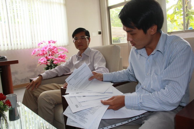 Chuyen la sua giay phep: 3 thang, 11 lan bo sung... hinh anh