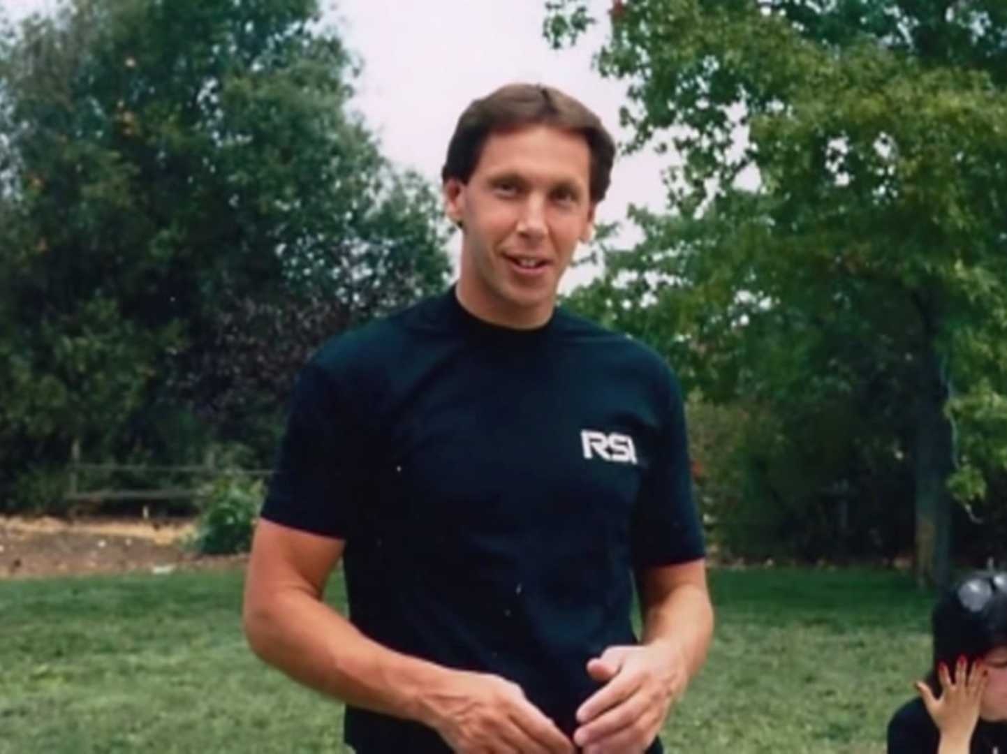  5.	Larry Ellison – Lập trình viên máy tínhSau khi rời đại học Berkely, California ở tuổi 22, lập trình viên trẻ tuổi dành 8 năm sau đó làm việc tại các 3 công ty khác: Fireman’s Fund, Wells Fargo và AMPEX trước khi ổn định sự nghiệp tại tập đoàn Amdahl với vai trò là kỹ sư phát triển hệ thống máy chủ IBM đầu tiên.Ảnh: businessinsider