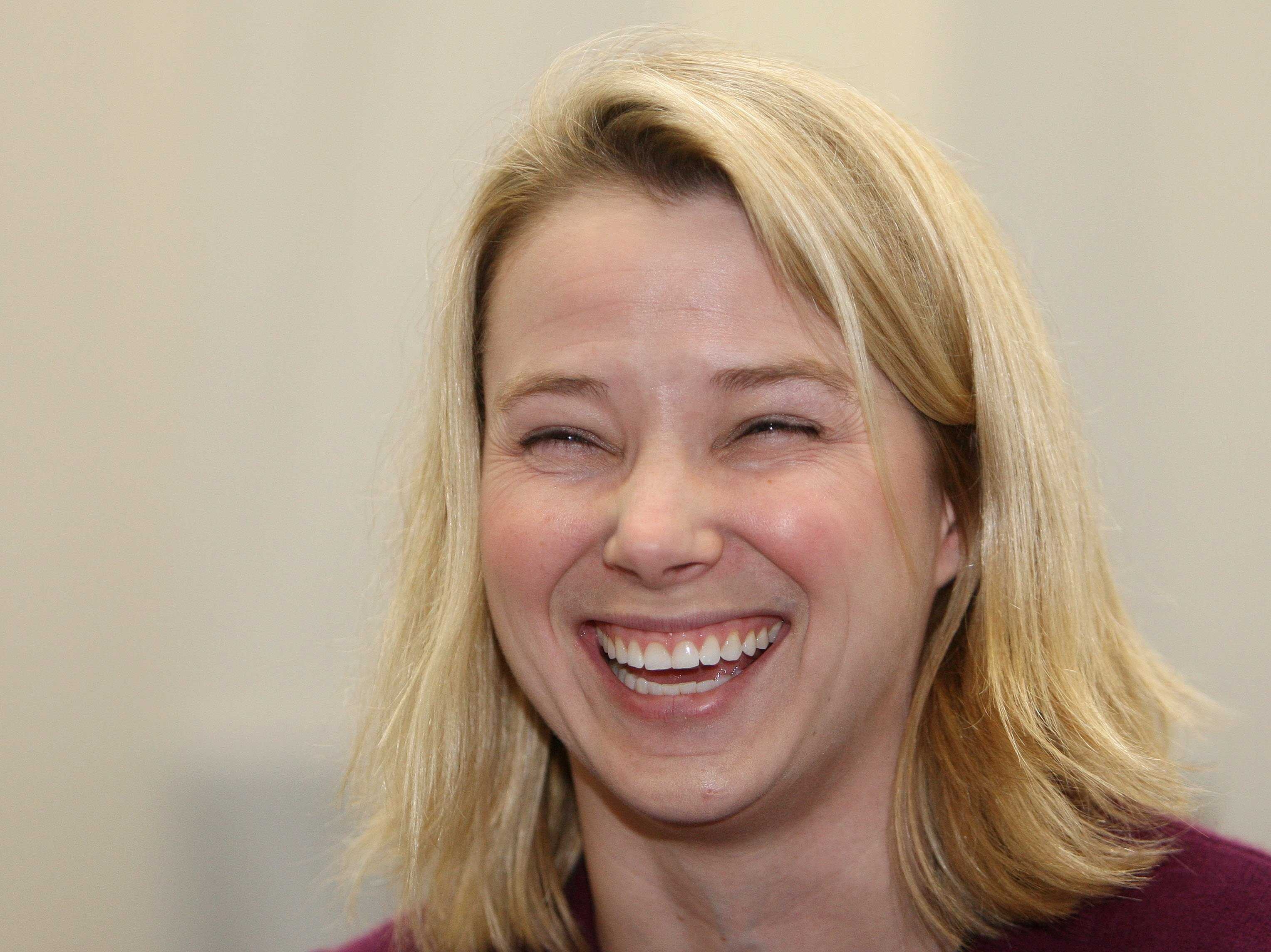 6.	Marissa Mayer – Trở thành nhân sự thứ 20 của Google Ở tuổi 24, Mayer là người thứ 20 làm việc cho google và cũng là kỹ sư máy tính nữ đầu tiên trong công ty. Bà đã gắn bó với Google 13 năm trước khi trở thành CEO của Yahoo – đối thủ của chính Google. Ảnh: businessinsider