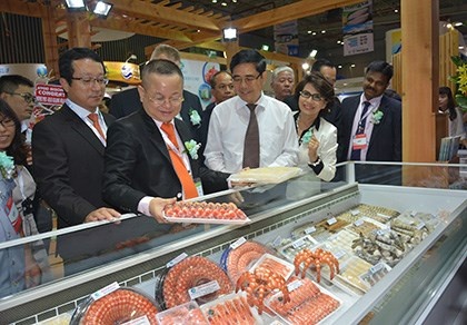 Vi sao 32.000 tan tom, ca Viet bi tra ve? hinh anh