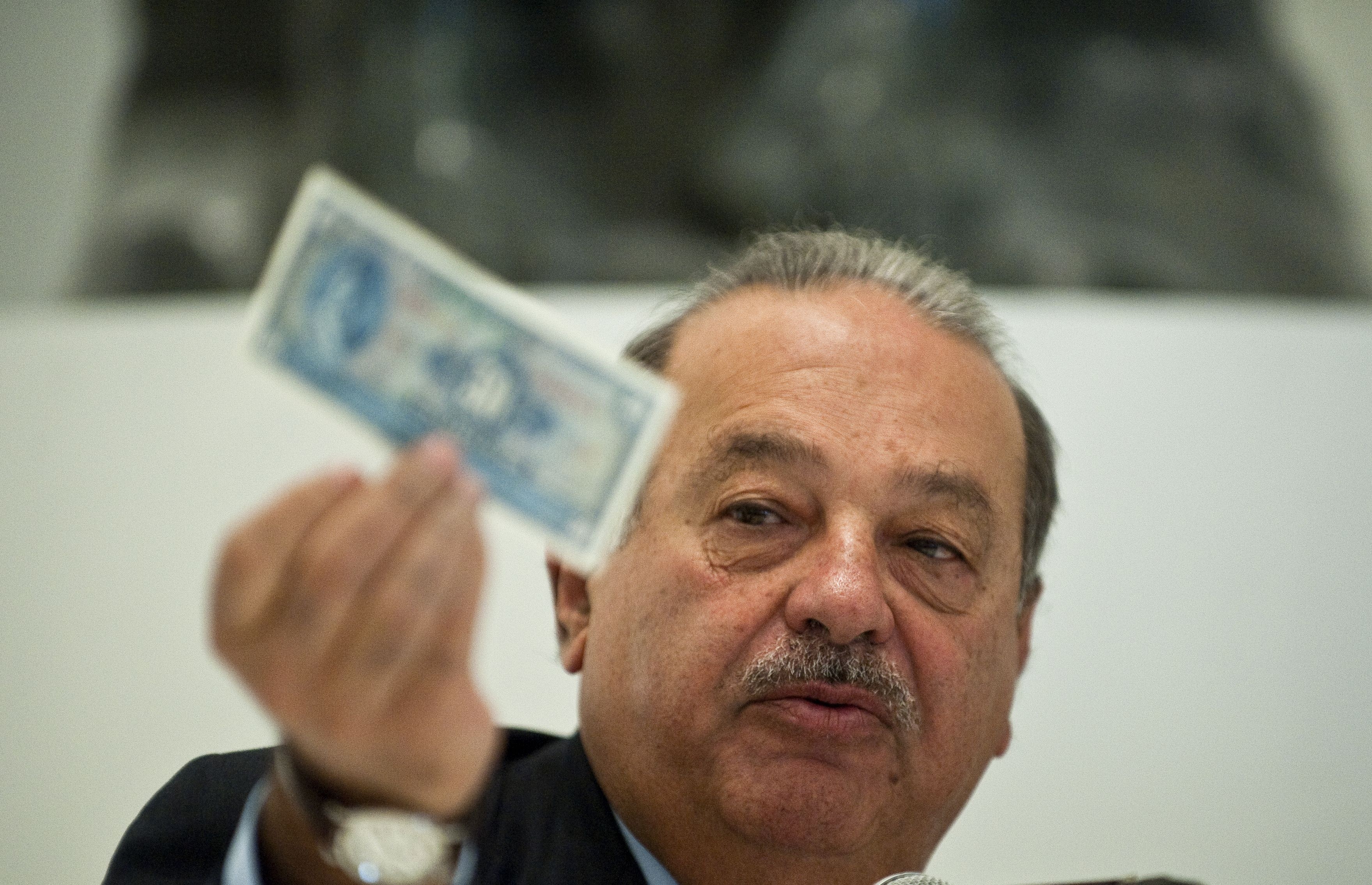 2.       Carlos Slim Helu Xếp hạng người quyền lực nhất thế giới: 15  Vị trí: Chủ tịch Grupo Carso