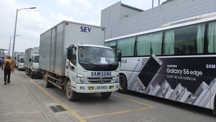 Bac kien nghi uu dai thue vuot khung cua Samsung hinh anh